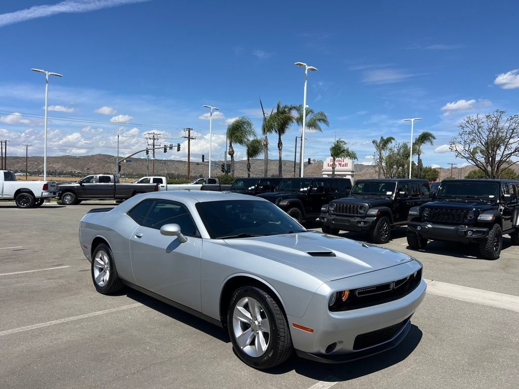 Used 2023 Dodge Challenger SXT image 2