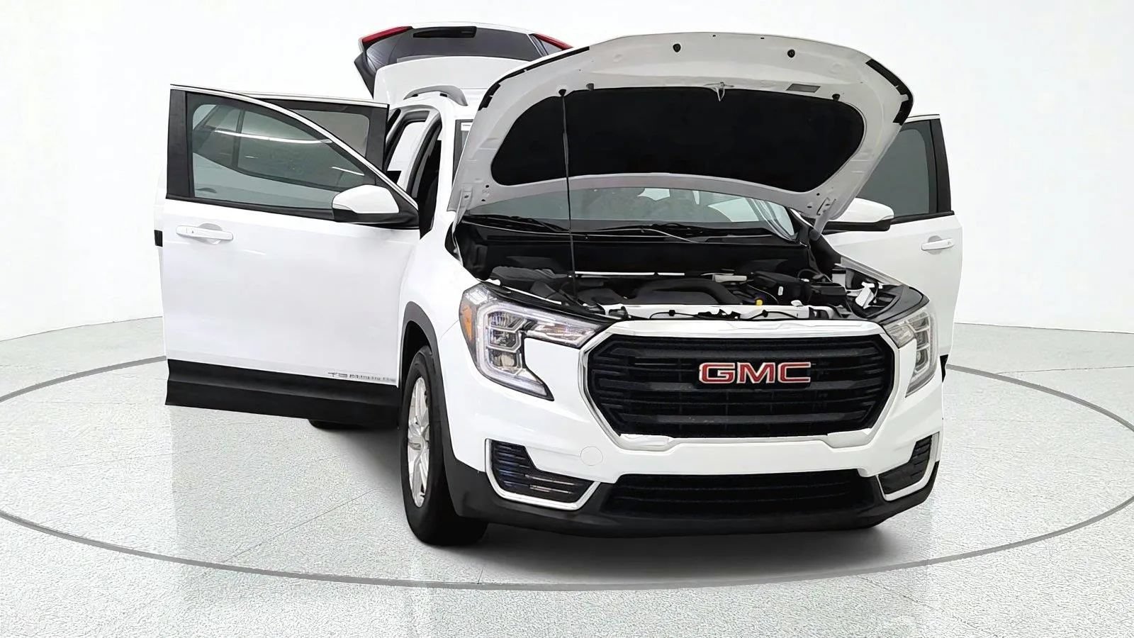 Used 2024 GMC Terrain SLE w/ Driver Convenience Package FWD image 12