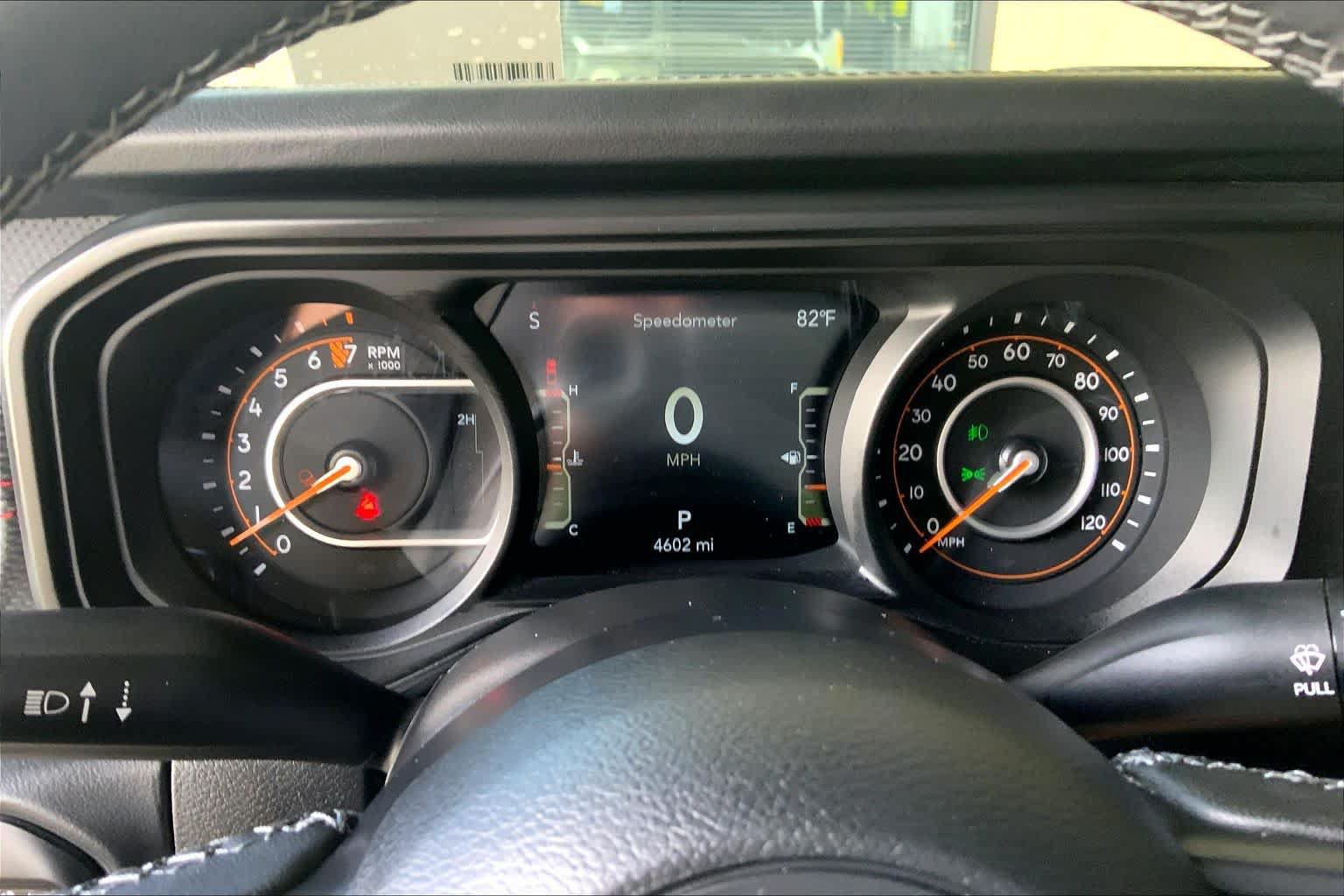 Used 2025 Jeep Gladiator Rubicon w/ Convenience Group AWD/4WD image 26