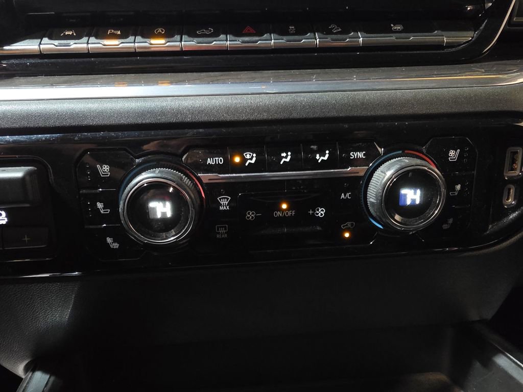 Used 2022 Chevrolet Silverado 1500 LTZ w/ Technology Package AWD/4WD image 16