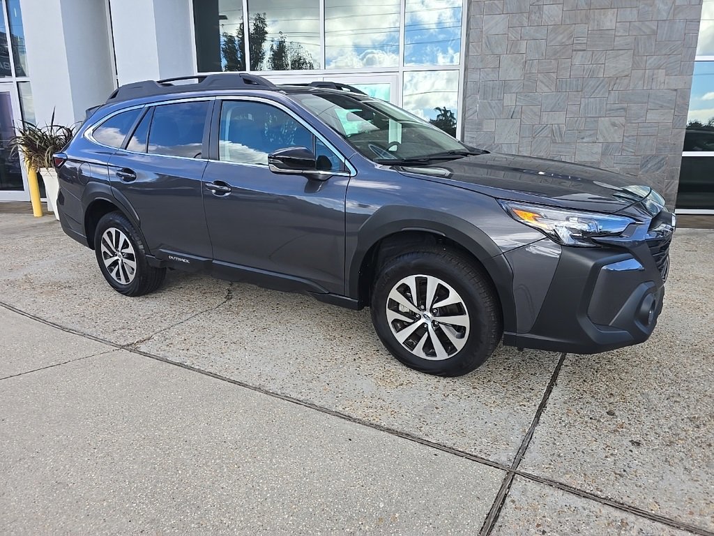 Used 2025 Subaru Outback Premium image 2