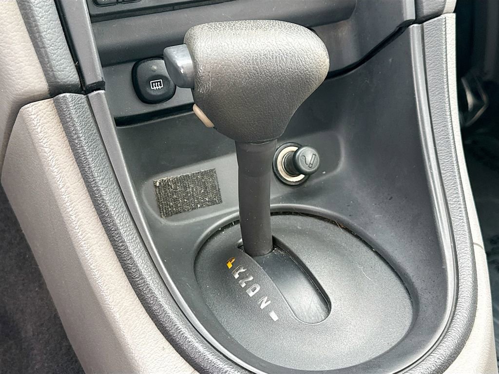 Used 2004 Ford Mustang Convertible image 13