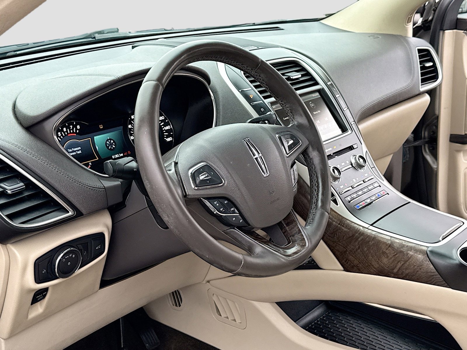 Used 2016 Lincoln MKX Reserve w/ Technology Package image 4