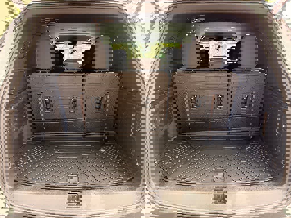 Used 2024 Chevrolet Traverse LT image 19