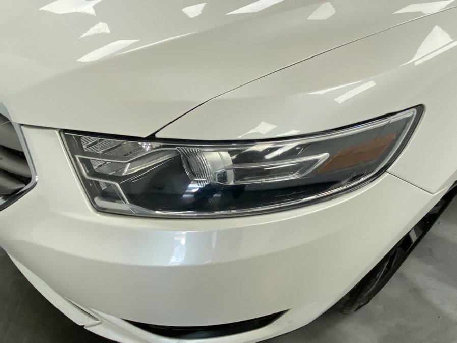 Used 2015 Ford Taurus SEL w/ Equipment Group 201A FWD image 11