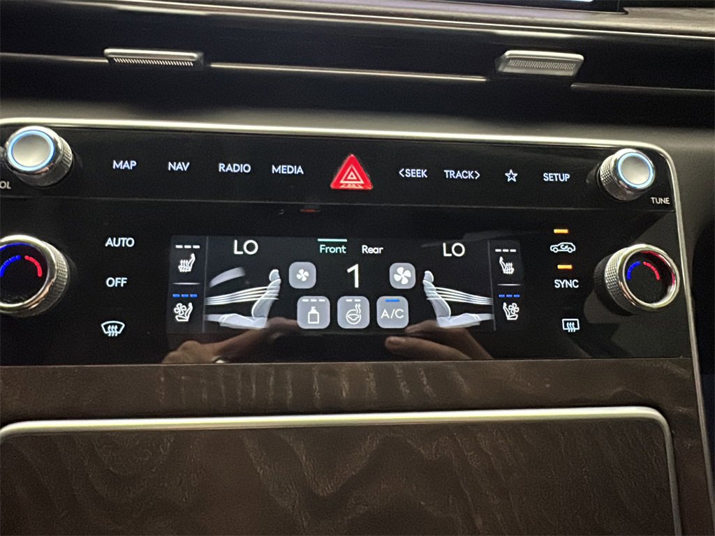 Certified 2025 Genesis GV80 3.5T Prestige image 31