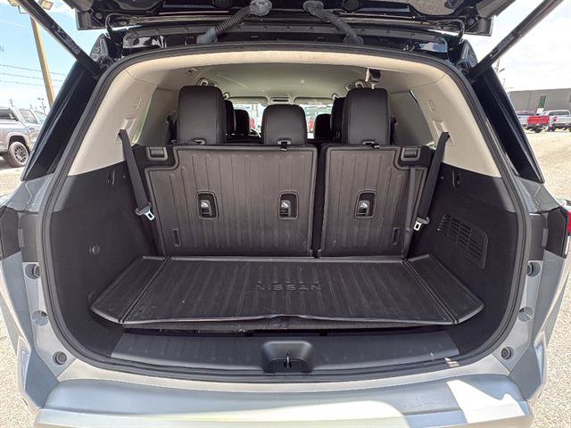 Used 2023 Nissan Pathfinder SL w/ Lighting Package (N92) FWD image 18