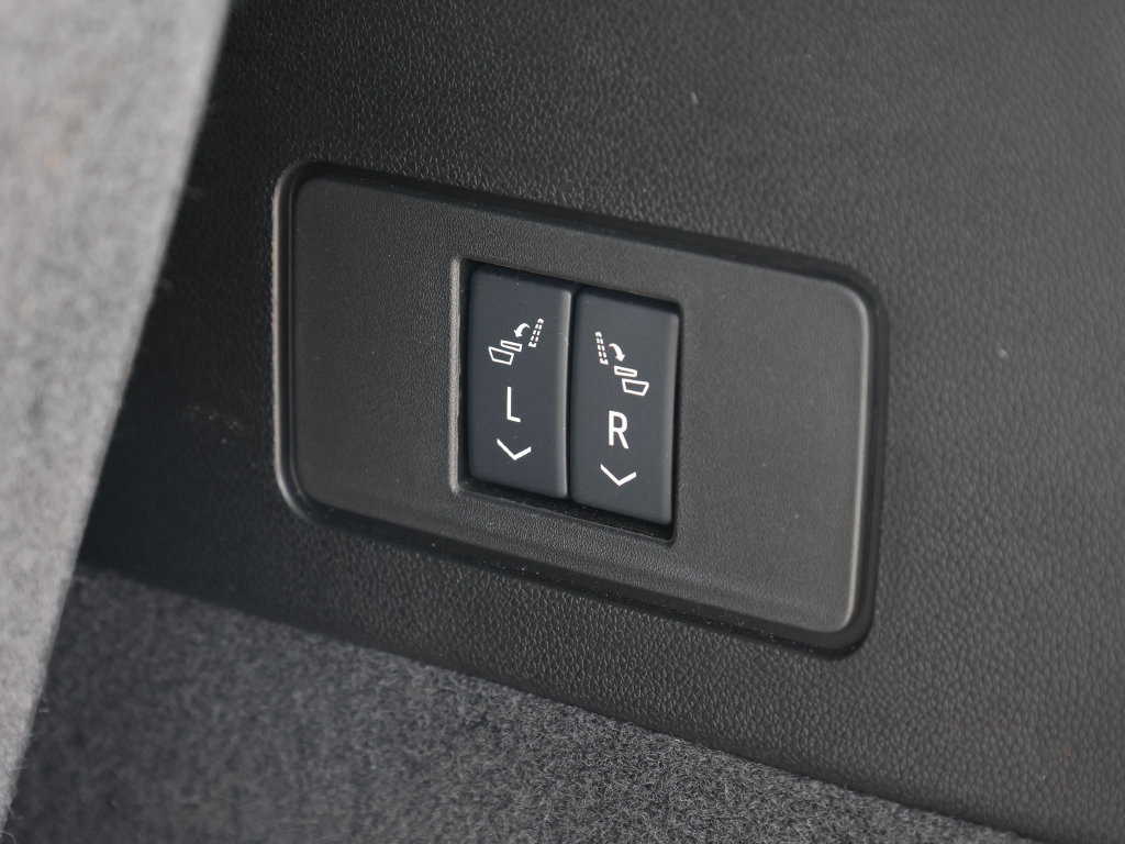 Used 2025 Cadillac XT6 Luxury FWD image 9