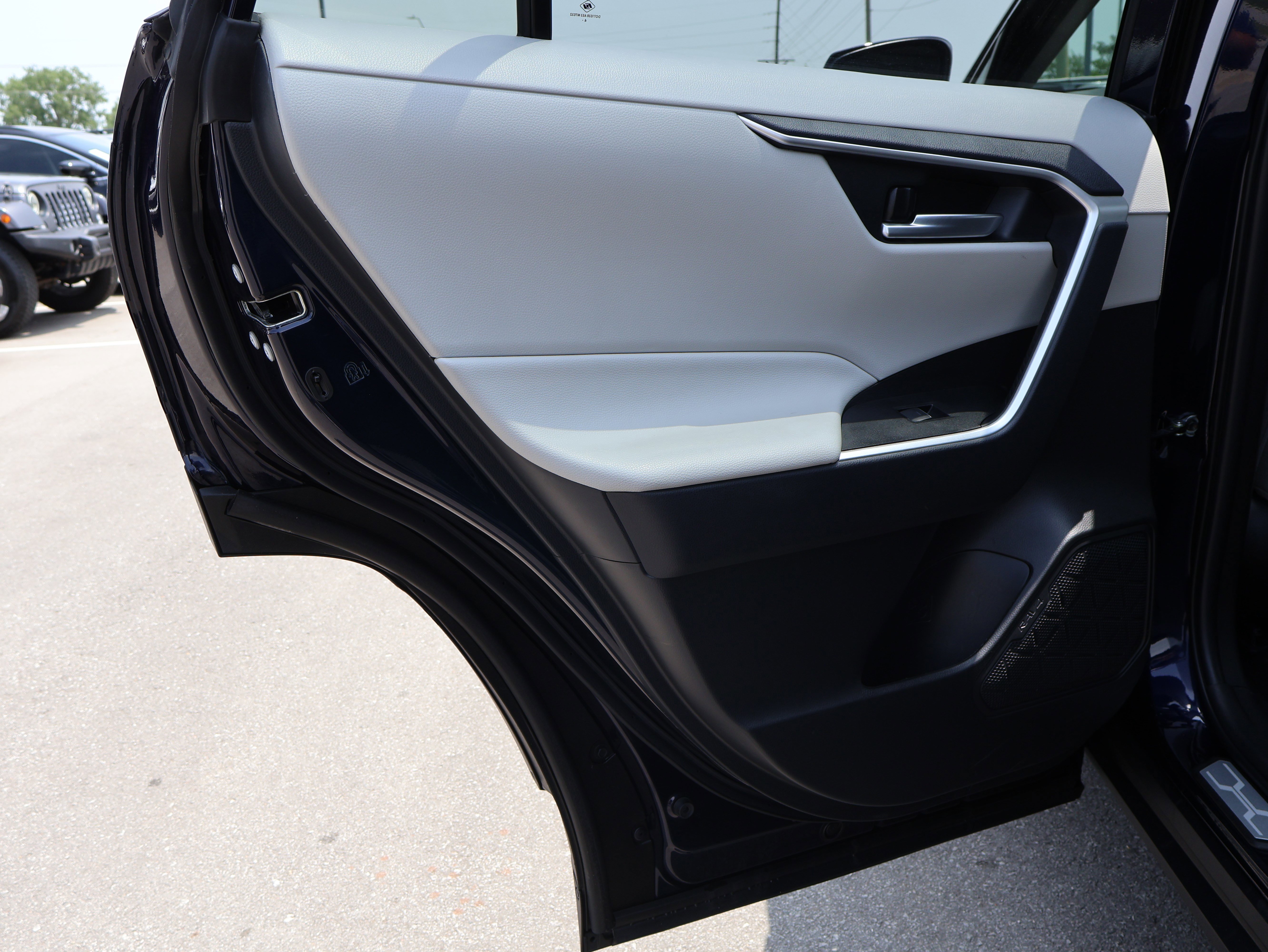 Used 2025 Toyota RAV4 XLE w/ Convenience Package AWD/4WD image 19