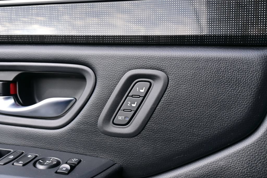 Certified 2025 Honda Pilot Black Edition image 11