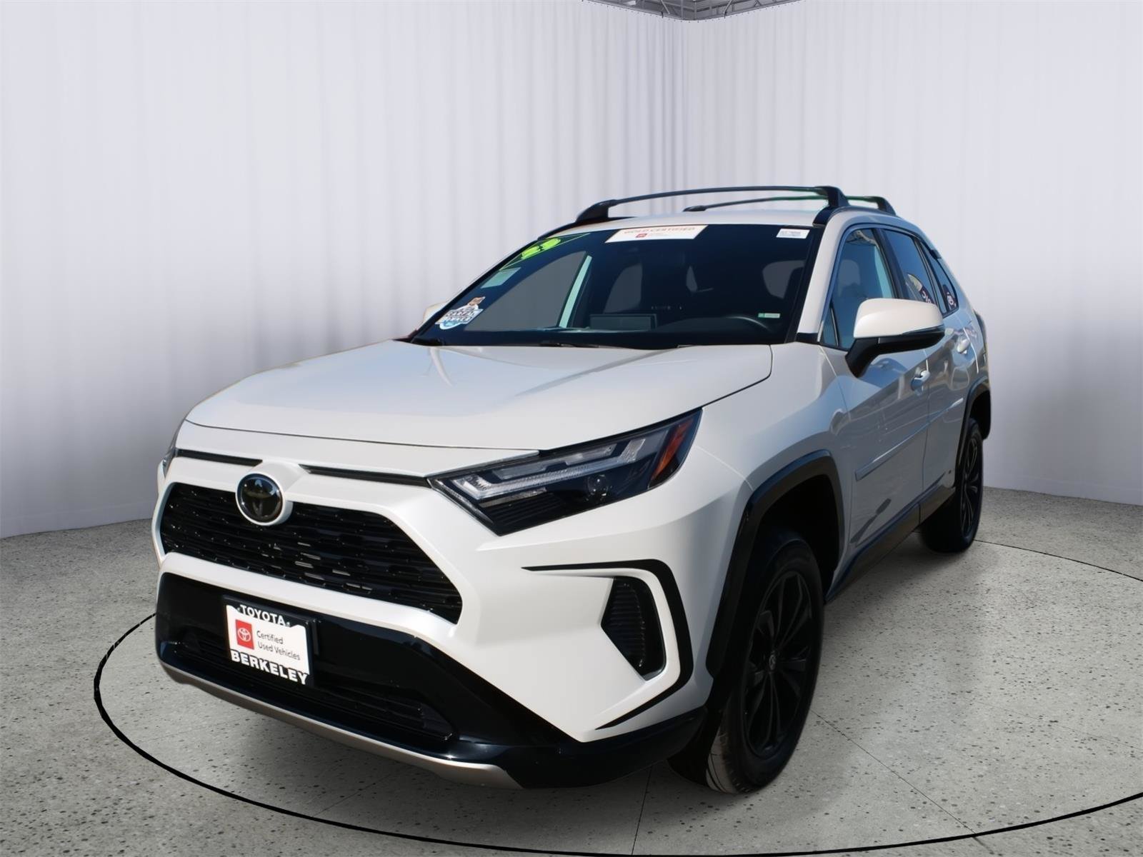 Certified 2025 Toyota RAV4 SE AWD/4WD image 4