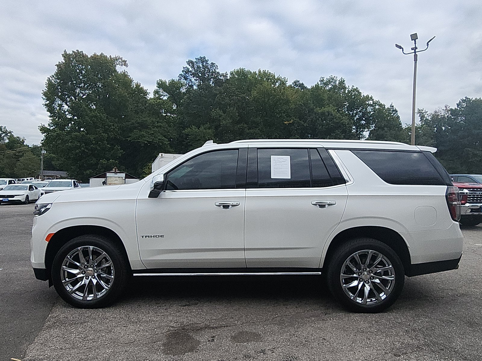 Used 2023 Chevrolet Tahoe Premier w/ Premium Package AWD/4WD image 2