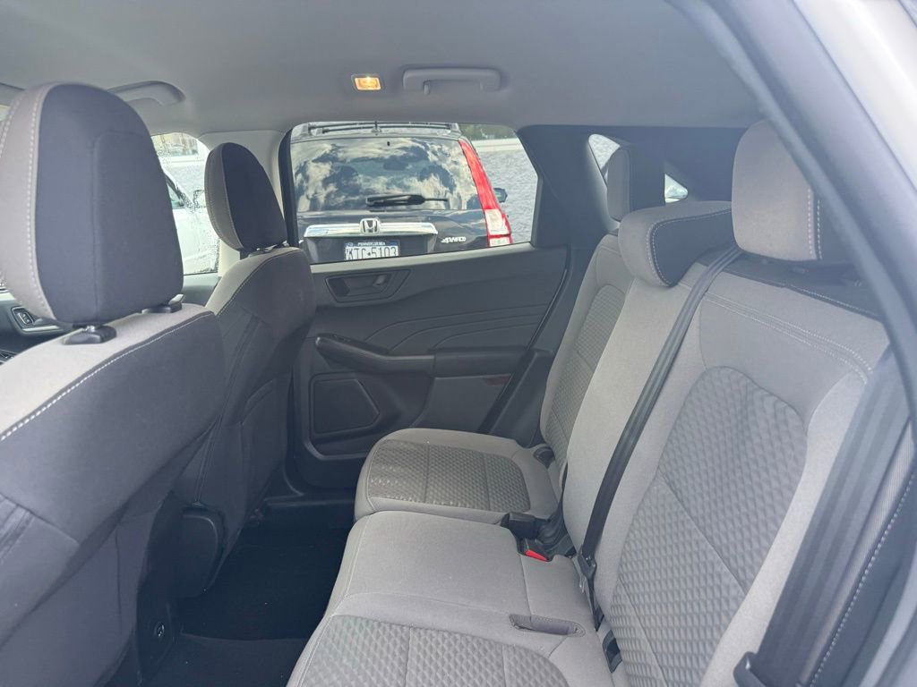Used 2022 Ford Escape SE image 16