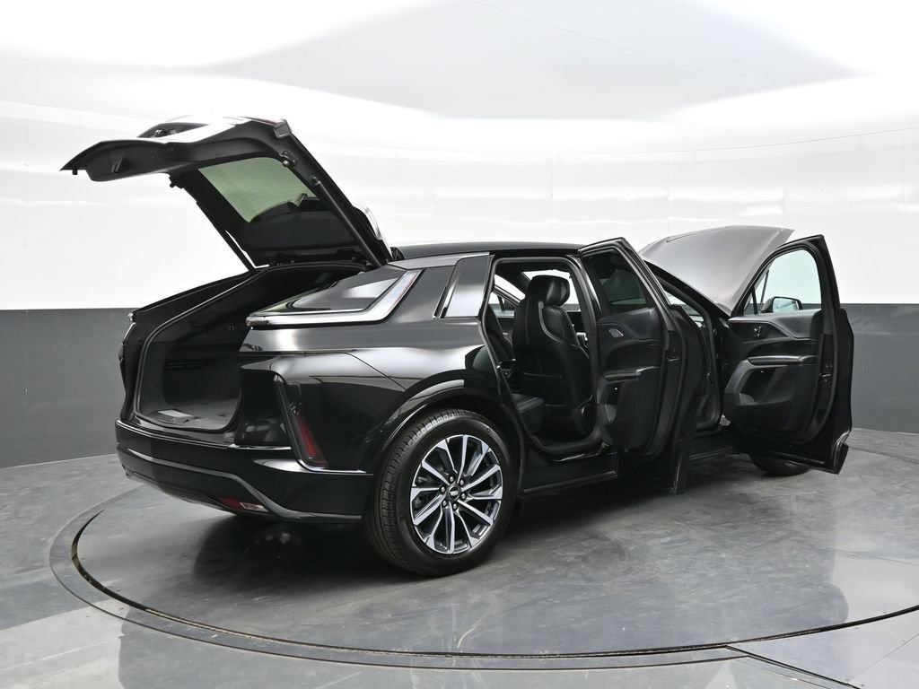 Certified 2025 Cadillac Lyriq Luxury AWD/4WD image 43