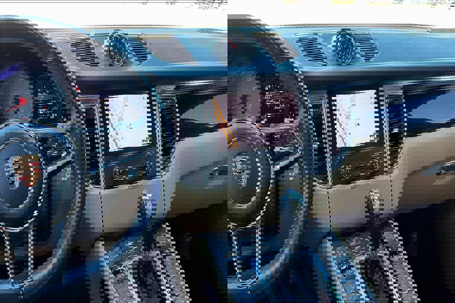 Used 2018 Porsche Macan S image 15