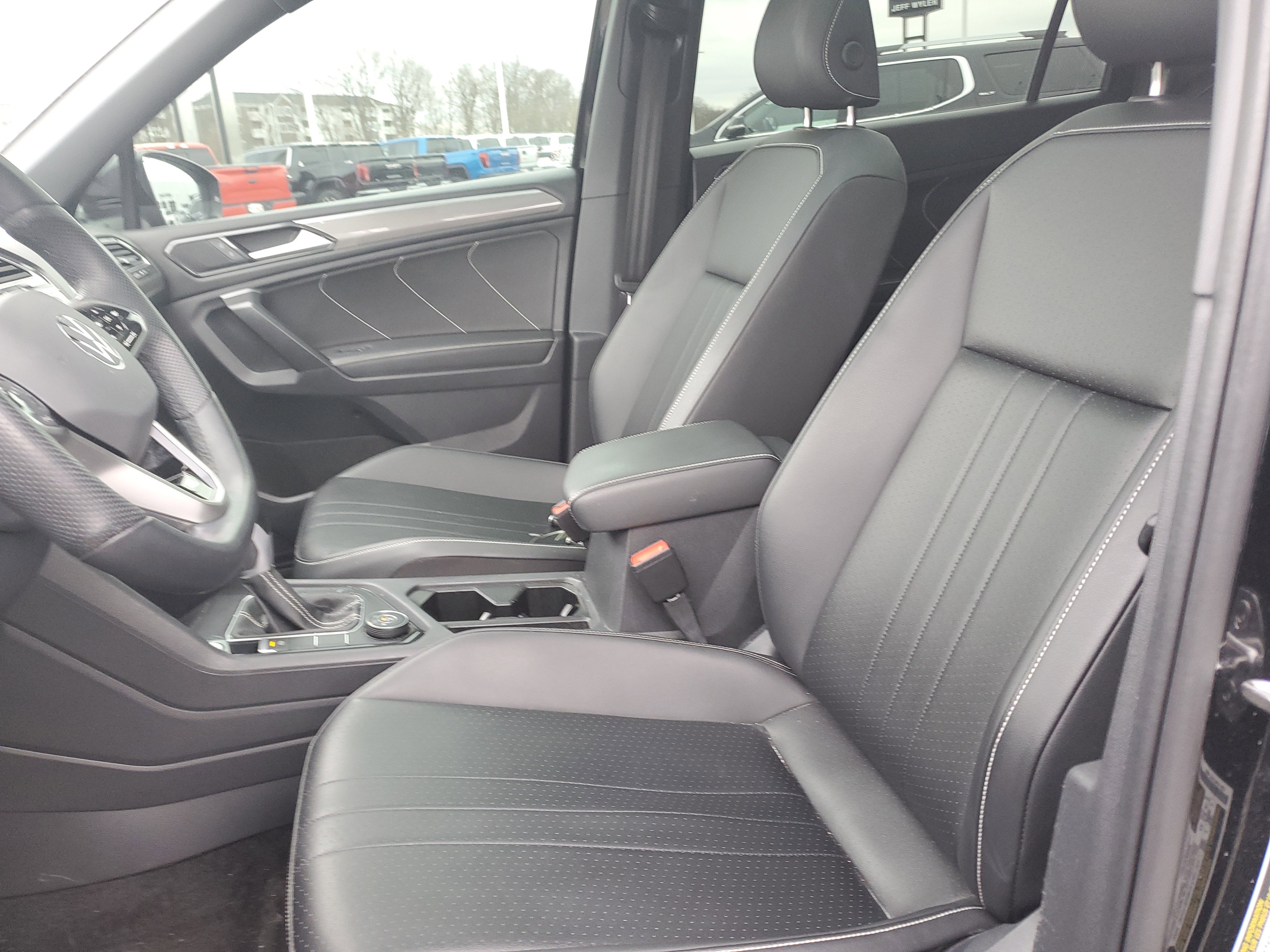 Used 2024 Volkswagen Tiguan SE R-Line image 27