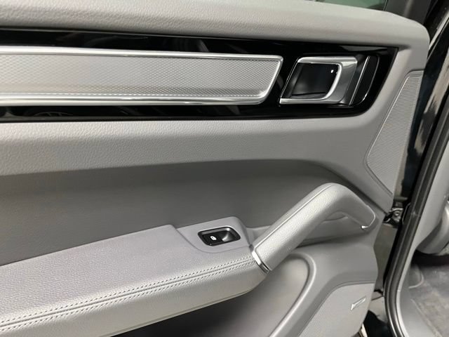 Used 2022 Porsche Cayenne Platinum Edition AWD/4WD image 45