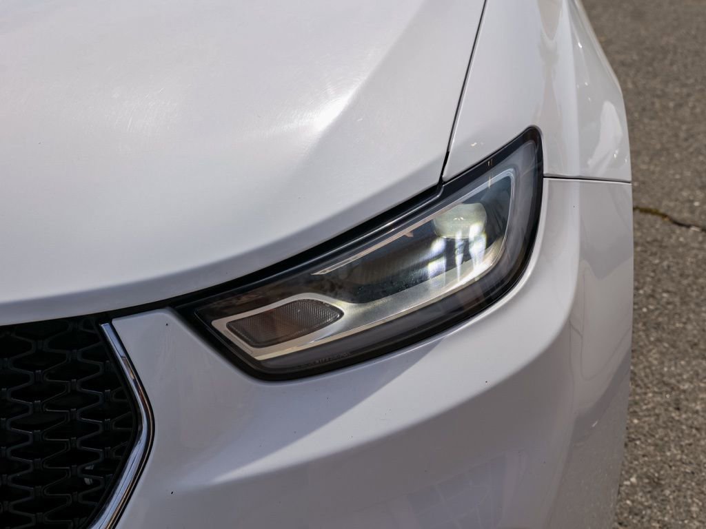 Used 2023 Chrysler Pacifica Touring-L image 10