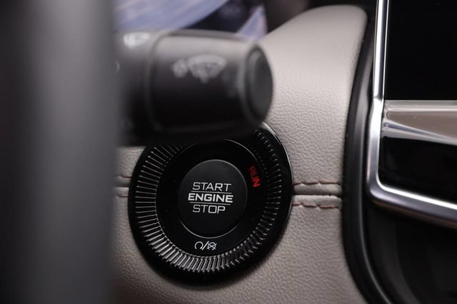 Used 2025 Jeep Compass Limited AWD/4WD image 14