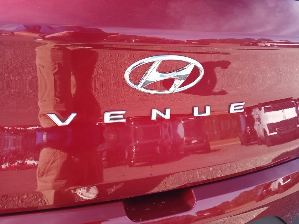 Certified 2024 Hyundai Venue SEL image 33