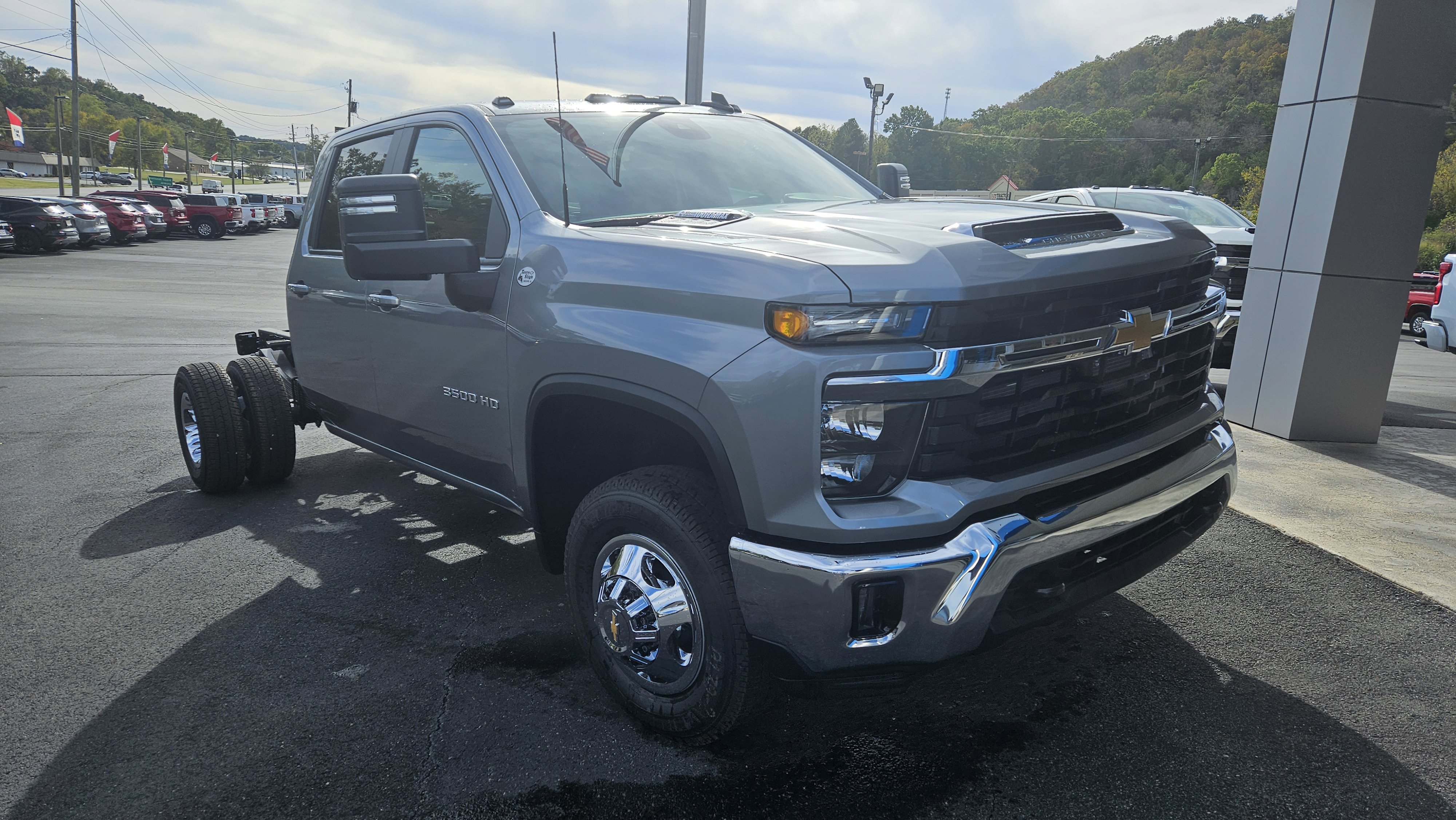 New 2026 Chevrolet Silverado 3500 LT w/ Convenience Package image 2