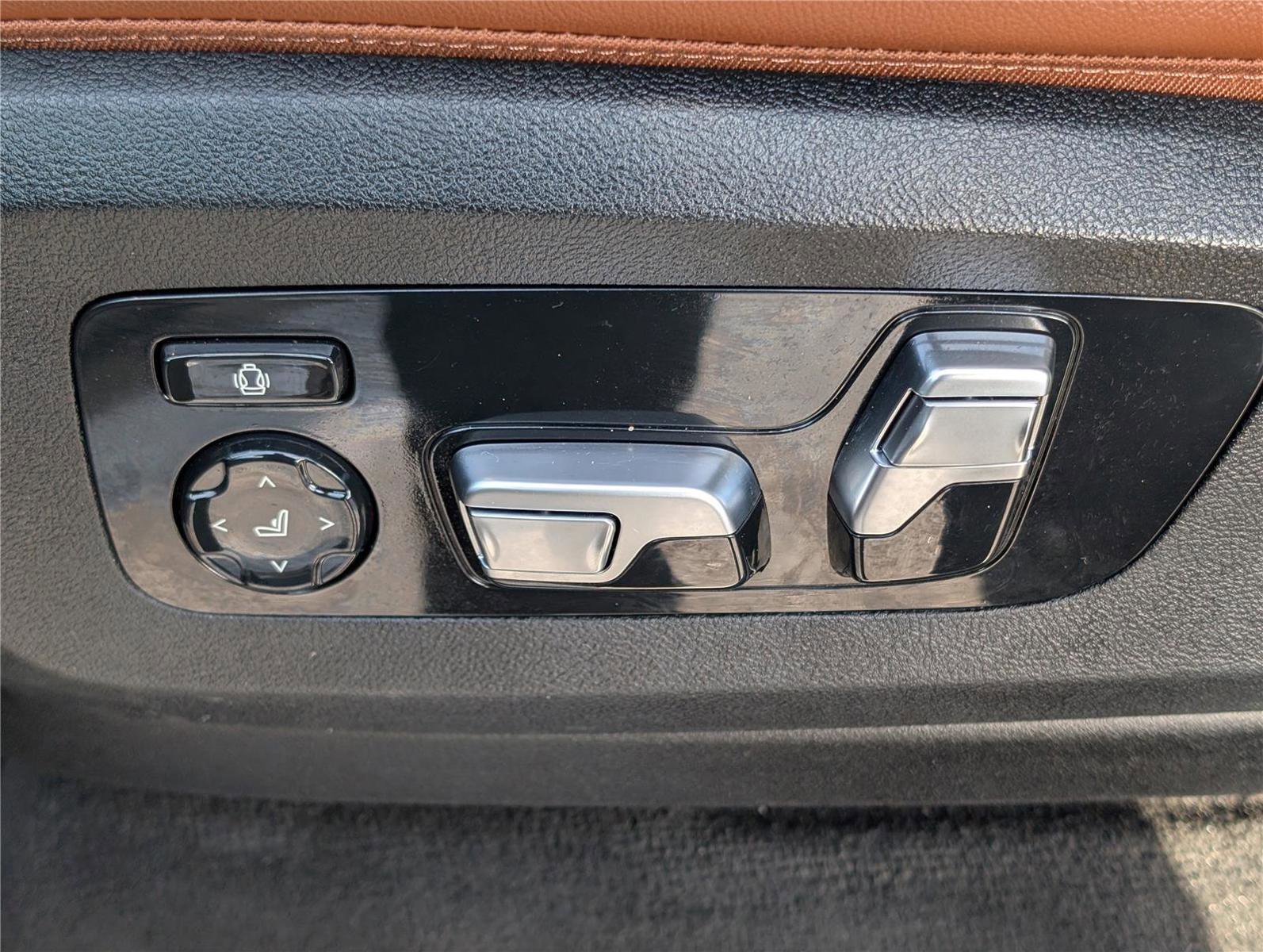 Used 2025 BMW X5 xDrive50e image 23