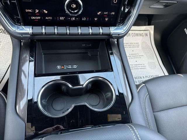 Used 2025 GMC Yukon Elevation w/ LPO, Elevation Black Package image 32