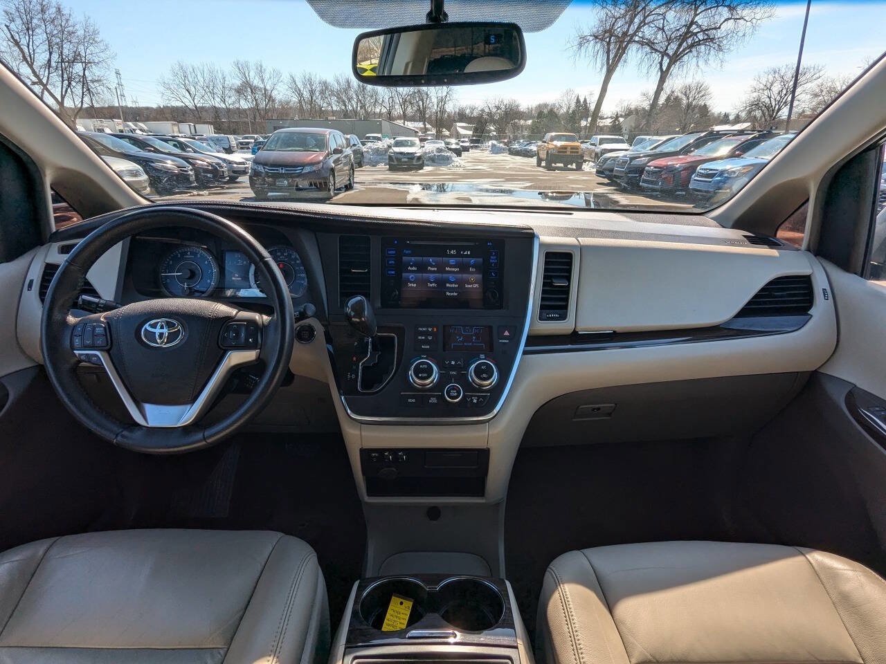 Used 2017 Toyota Sienna XLE image 2