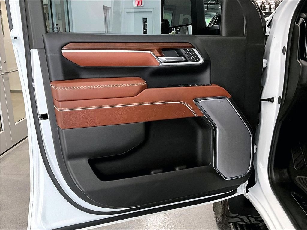 Used 2025 GMC Sierra 2500 Denali Ultimate AWD/4WD image 9