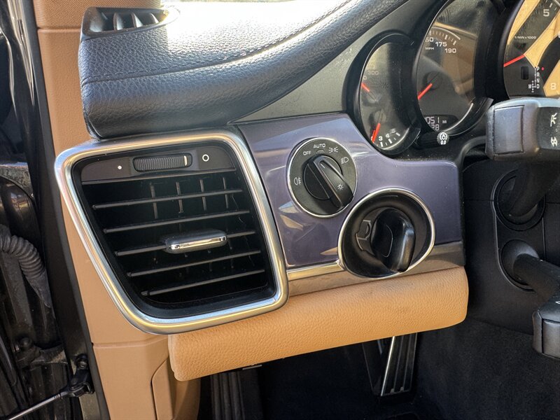 Used 2013 Porsche Panamera image 30