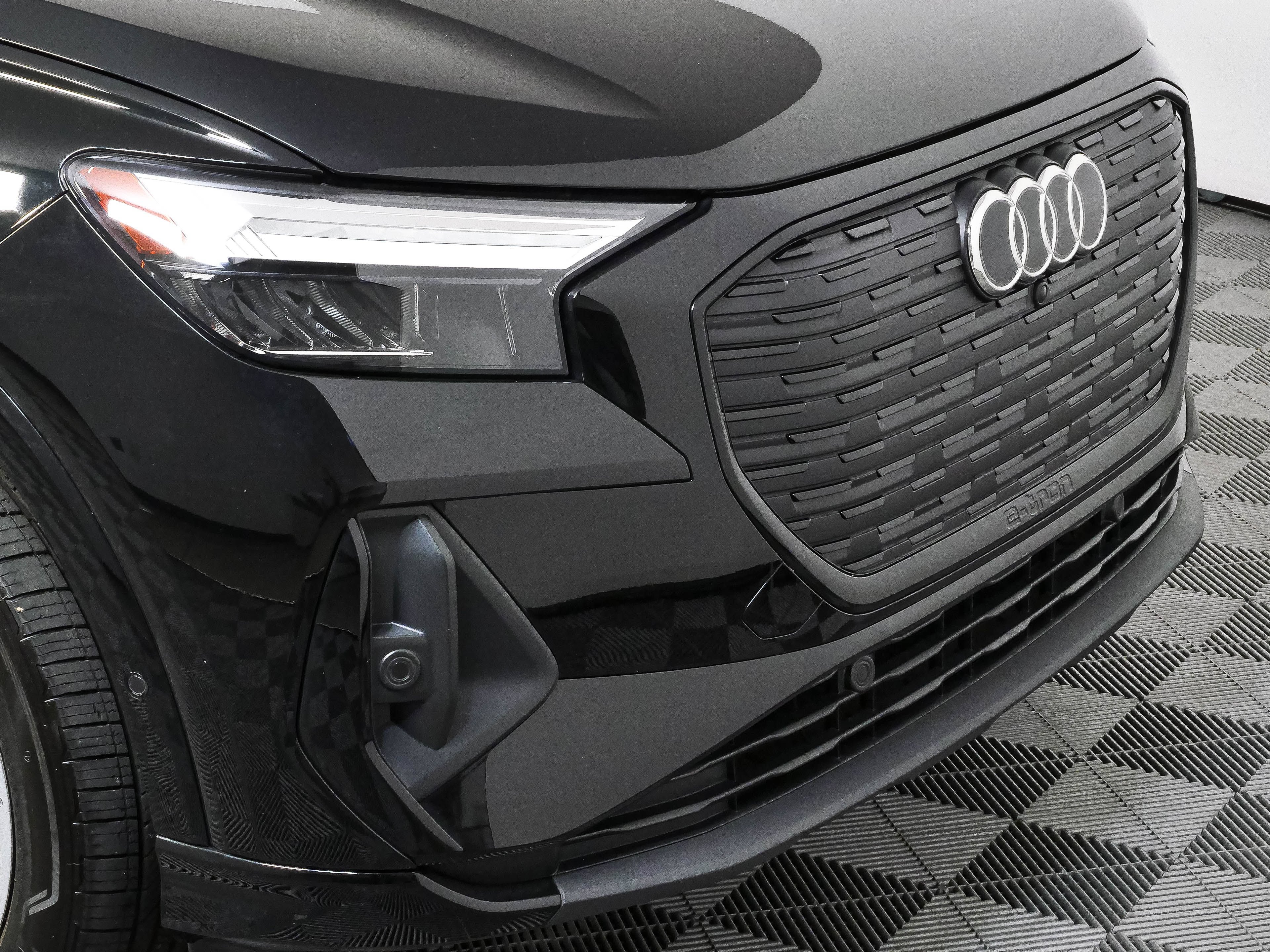 Used 2023 Audi Q4 e-tron Premium Plus w/ Premium Plus AWD/4WD image 37