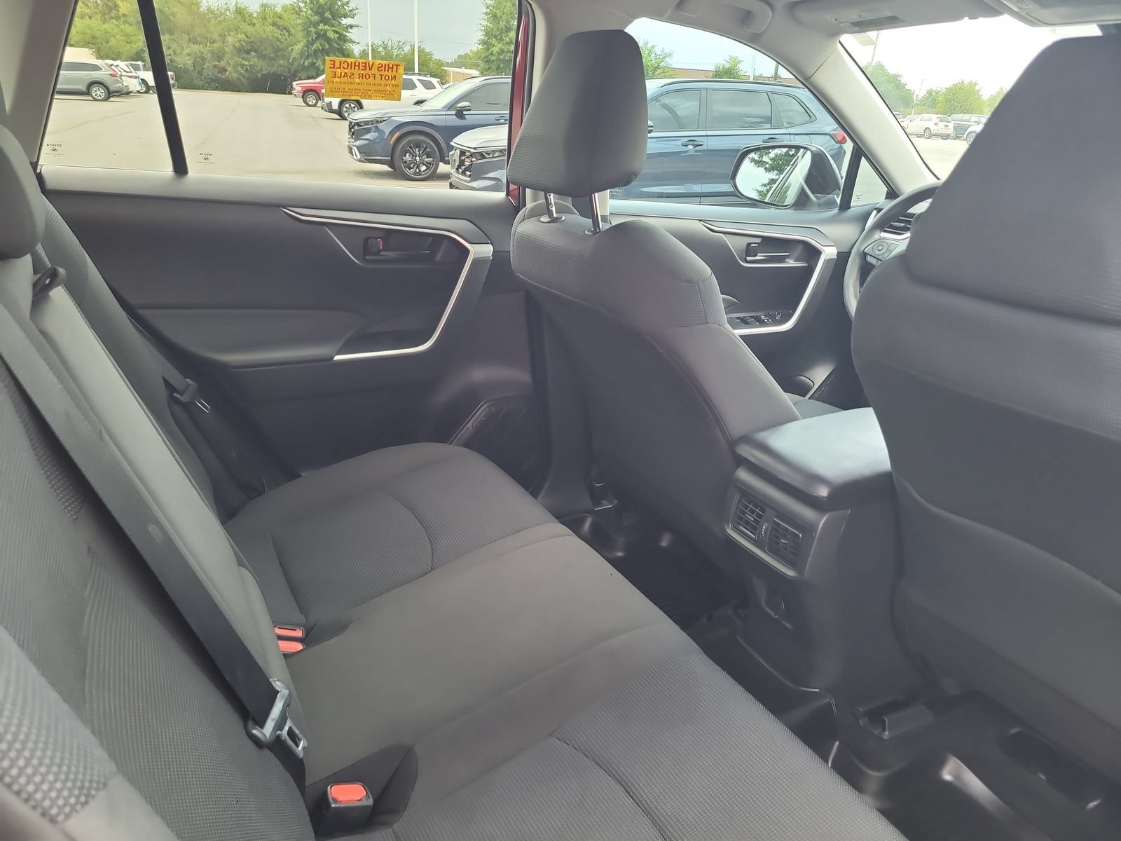 Used 2022 Toyota RAV4 LE AWD/4WD image 25