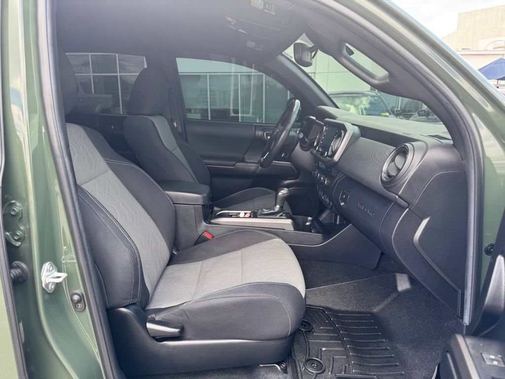 Used 2022 Toyota Tacoma TRD Sport AWD/4WD image 16