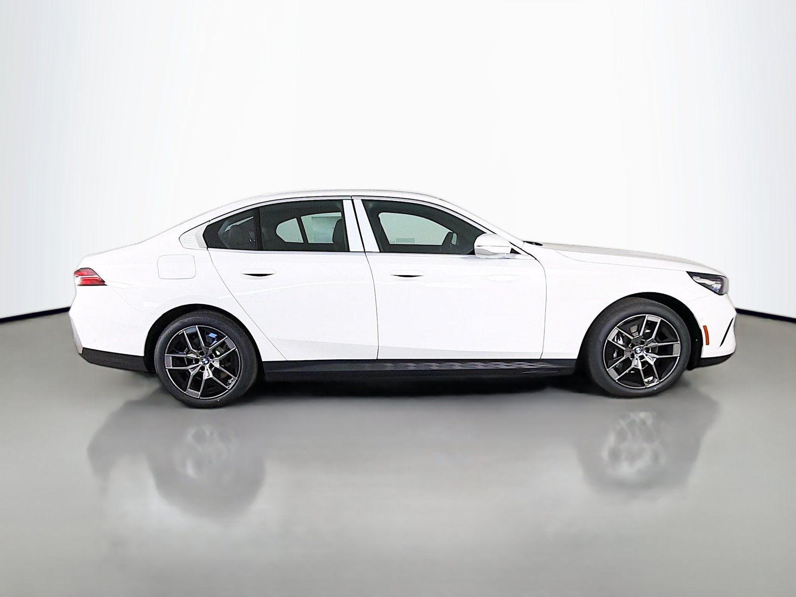 New 2027 BMW i5 eDrive40 RWD image 8