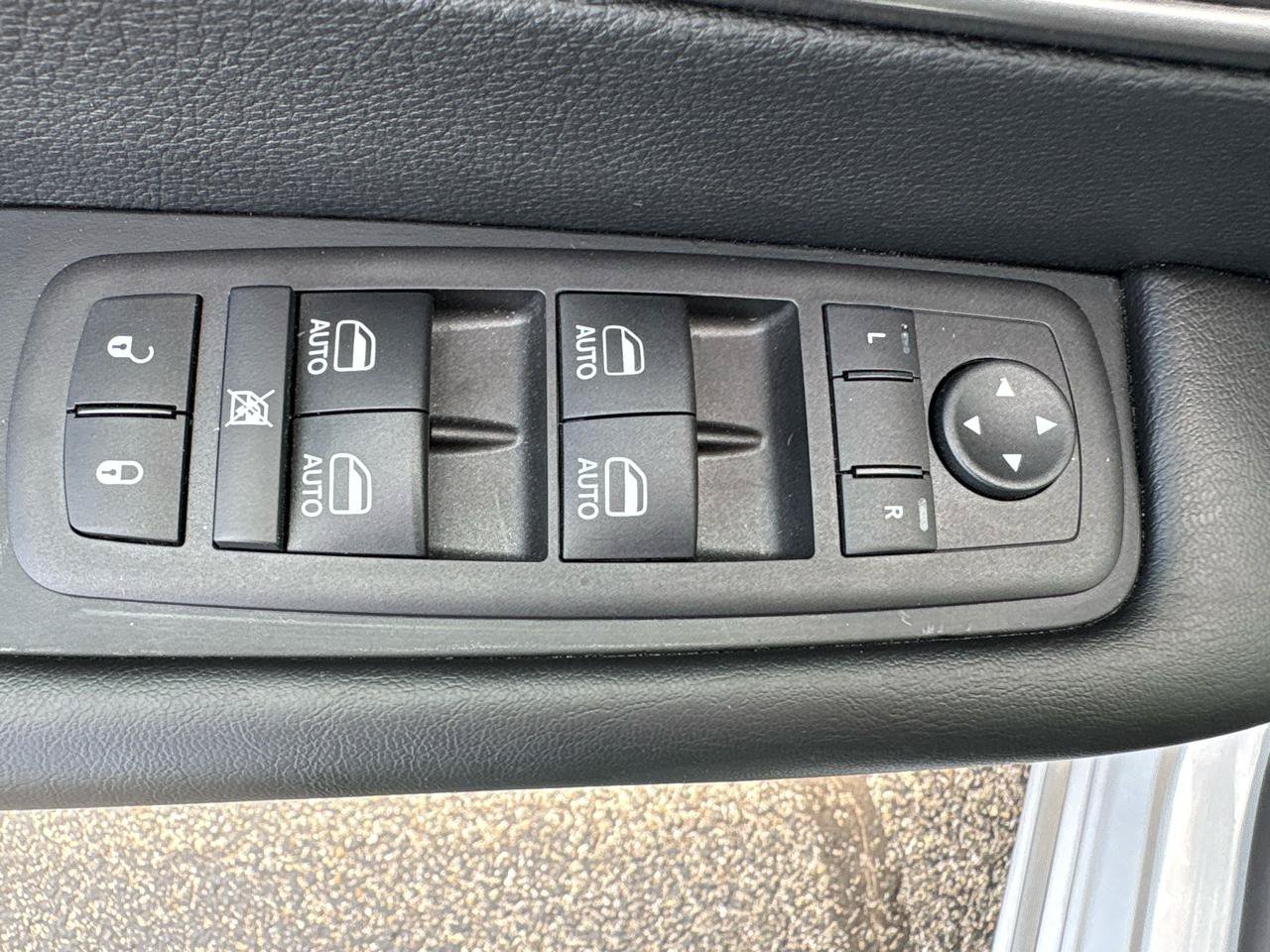 Used 2026 Chrysler Pacifica Select FWD image 47