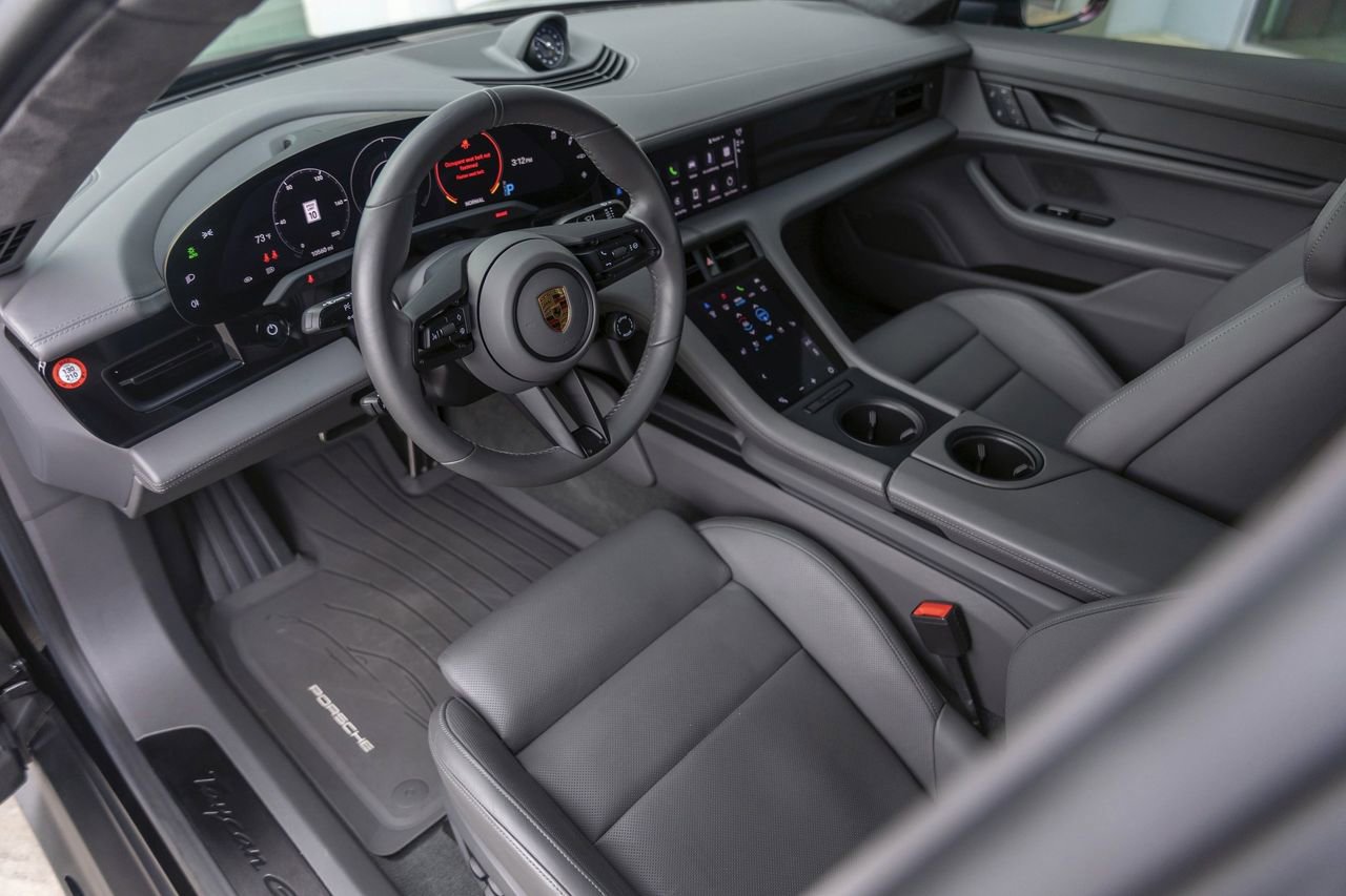 Used 2022 Porsche Taycan GTS AWD/4WD image 23