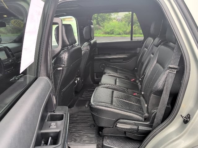 Used 2019 Ford Expedition XLT w/ Equipment Group 202A AWD/4WD image 28