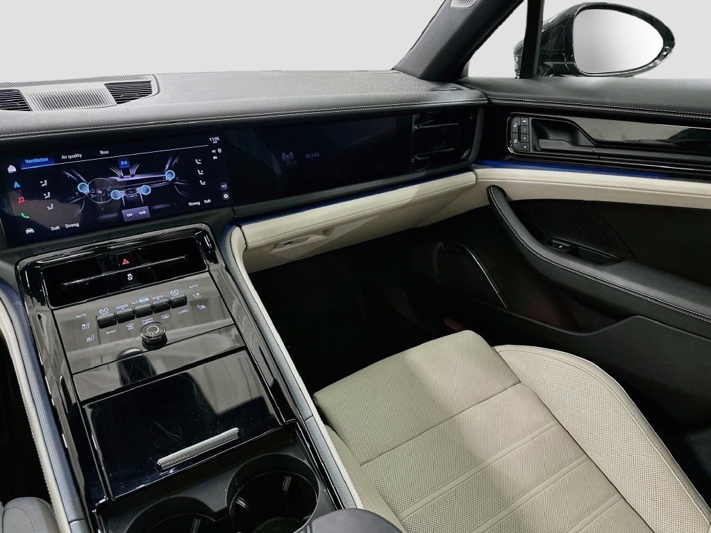 Certified 2024 Porsche Panamera 4 AWD/4WD image 24