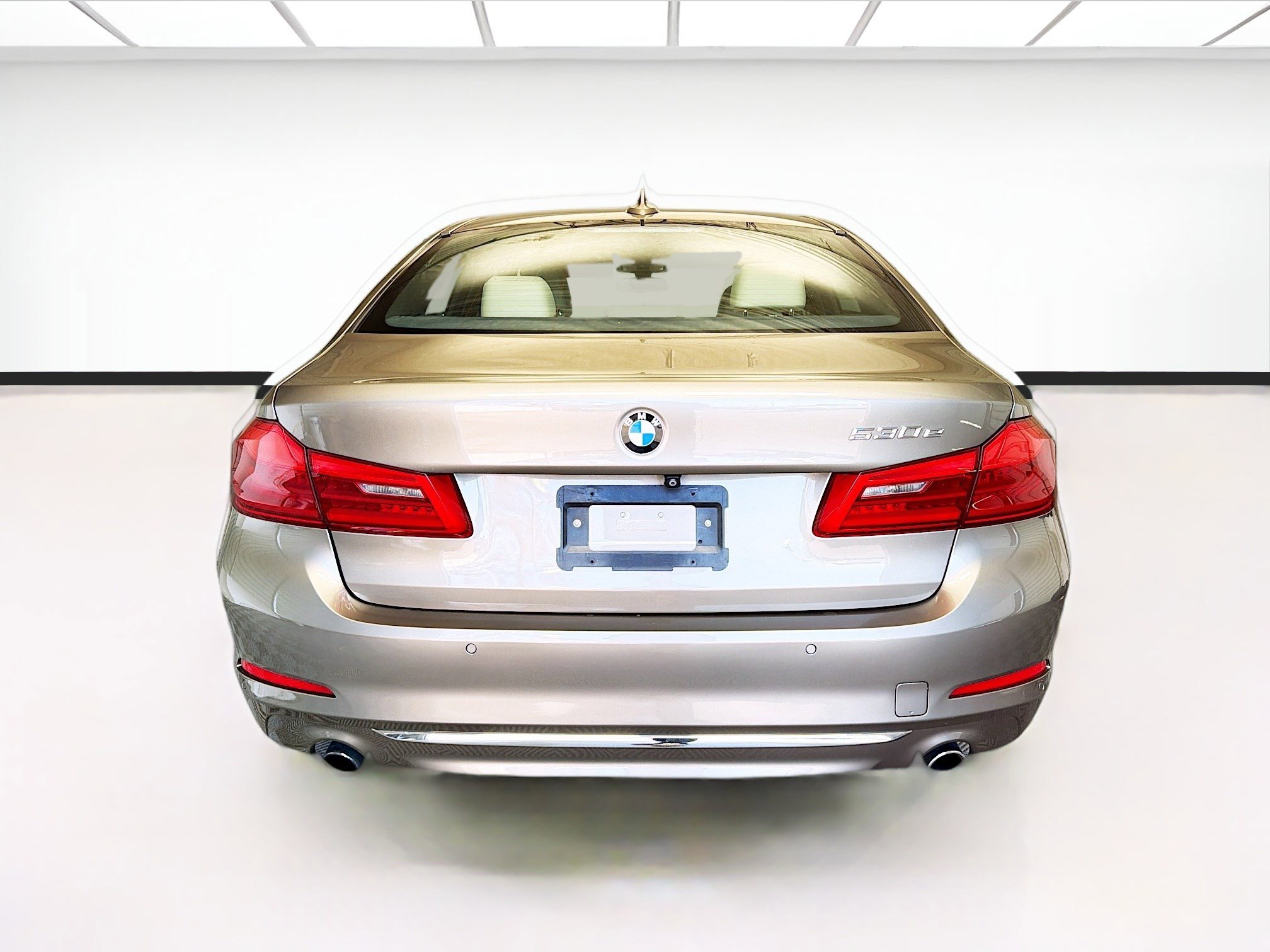 Used 2019 BMW 530e w/ Luxury Package RWD image 5