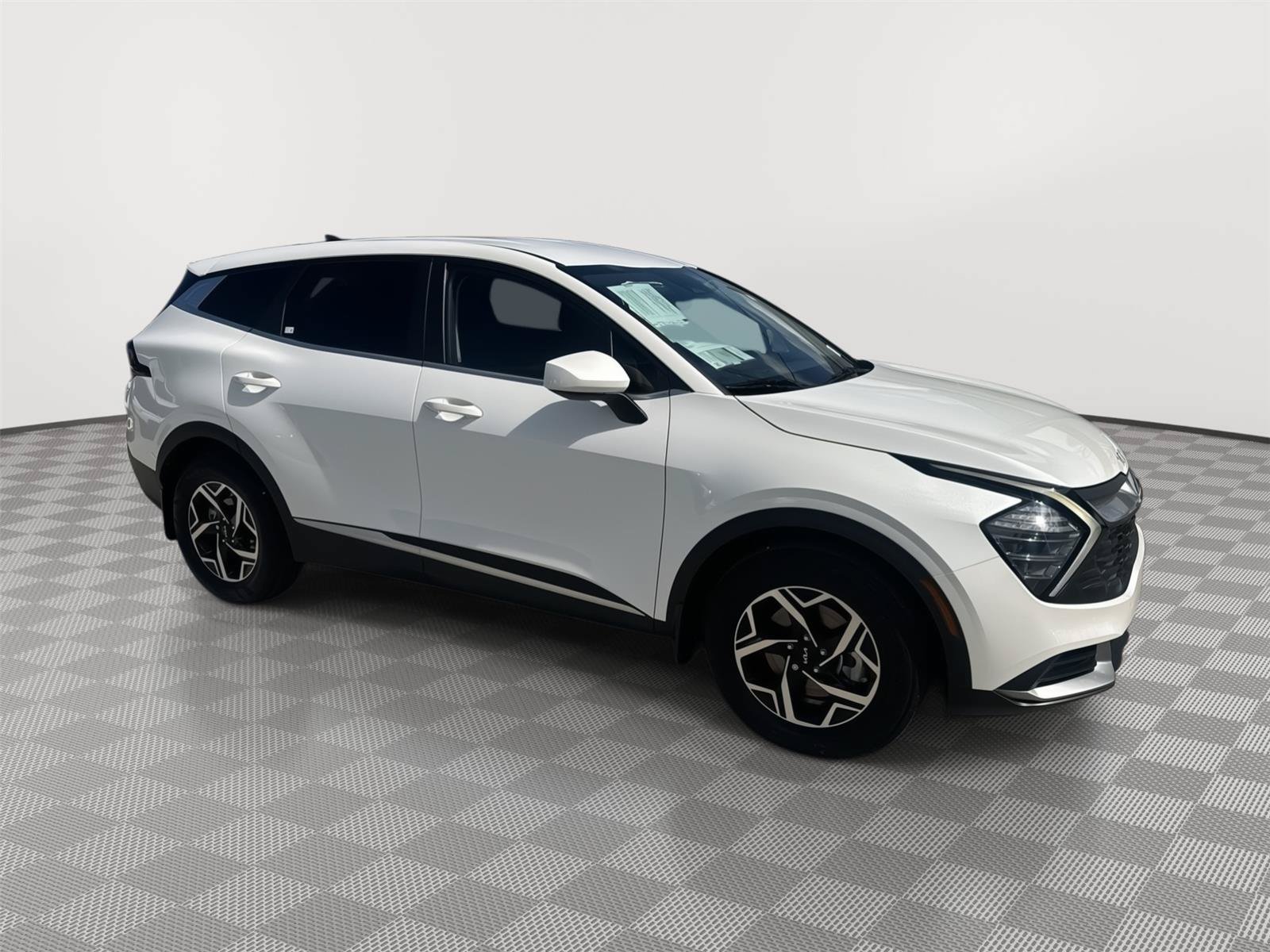 Used 2025 Kia Sportage LX FWD image 3