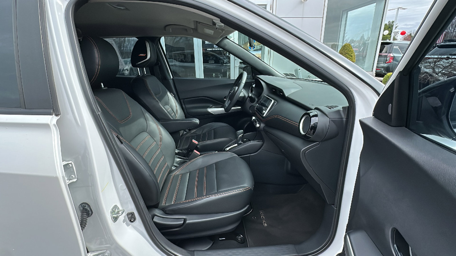 Used 2018 Nissan Kicks SR w/ Premium Package image 23