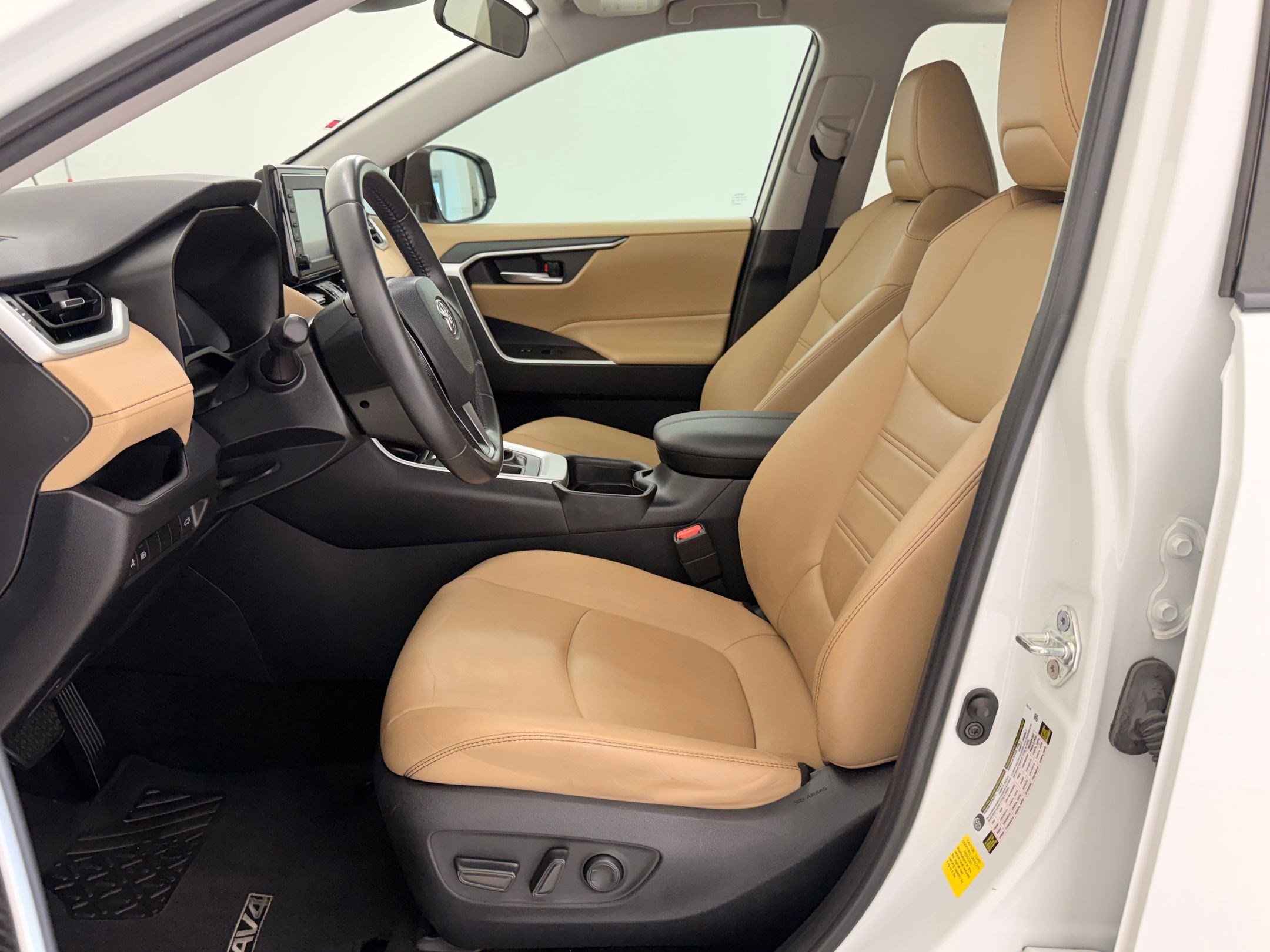 Used 2019 Toyota RAV4 XLE Premium image 5