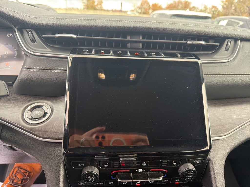 Used 2023 Jeep Grand Cherokee Limited image 28