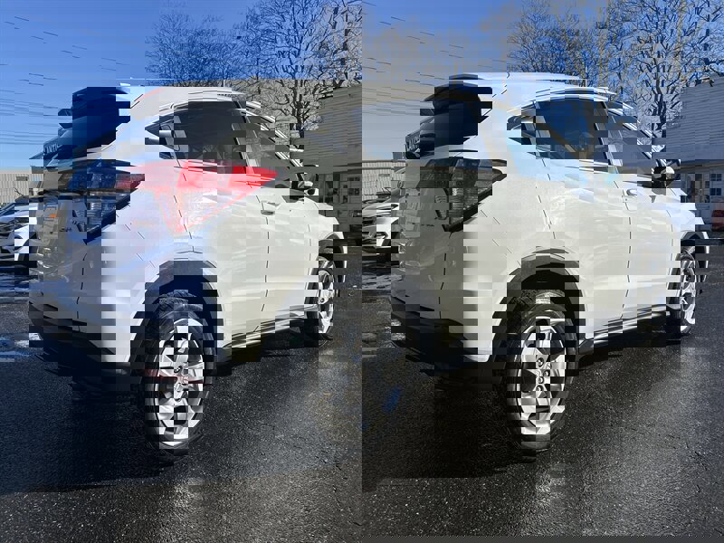 Used 2017 Honda HR-V EX image 4