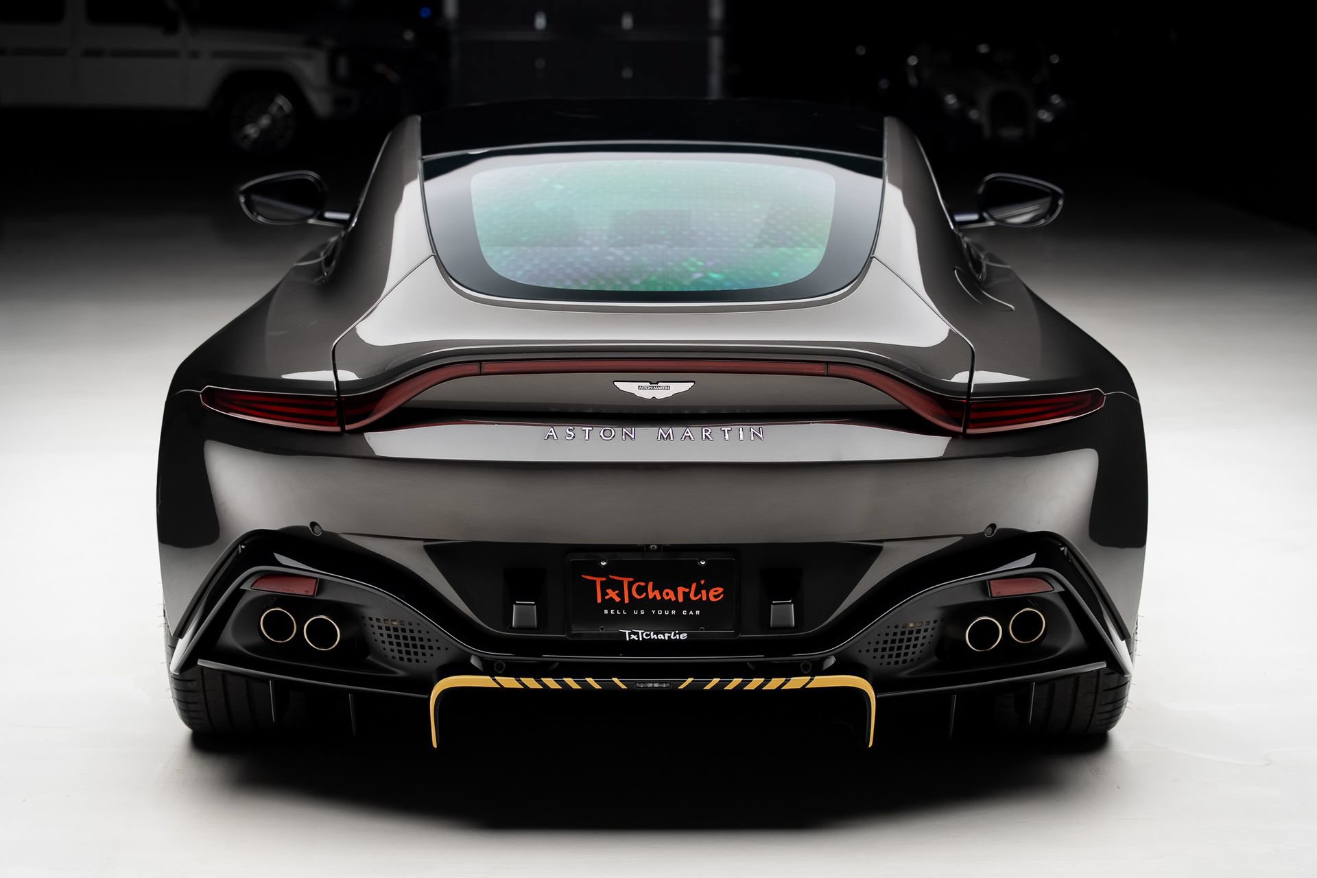 Used 2022 Aston Martin V8 Vantage Coupe RWD image 34
