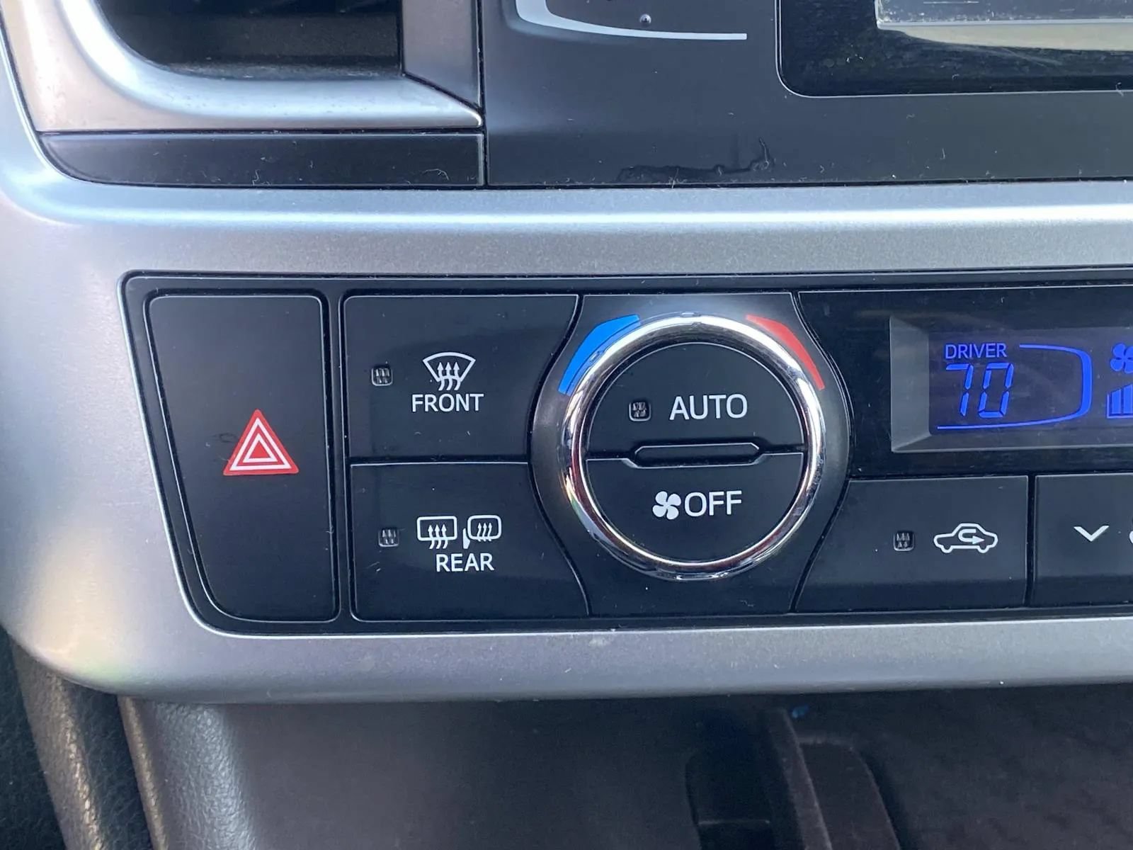 Used 2015 Toyota Highlander Plus FWD image 28