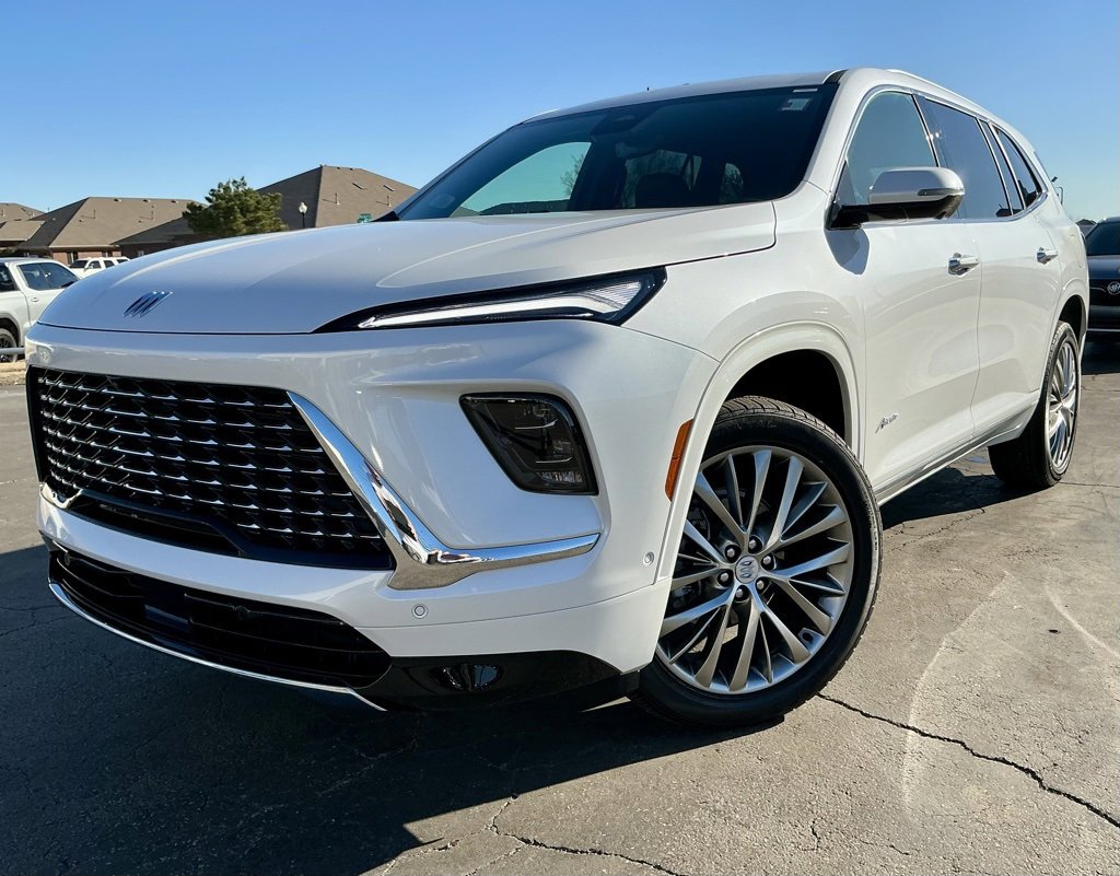 Used 2025 Buick Enclave Avenir w/ Super Cruise Package image 3