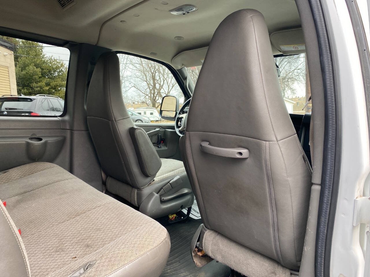 Used 2018 Chevrolet Express 3500 LS RWD image 22