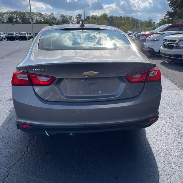 Used 2018 Chevrolet Malibu LT image 19