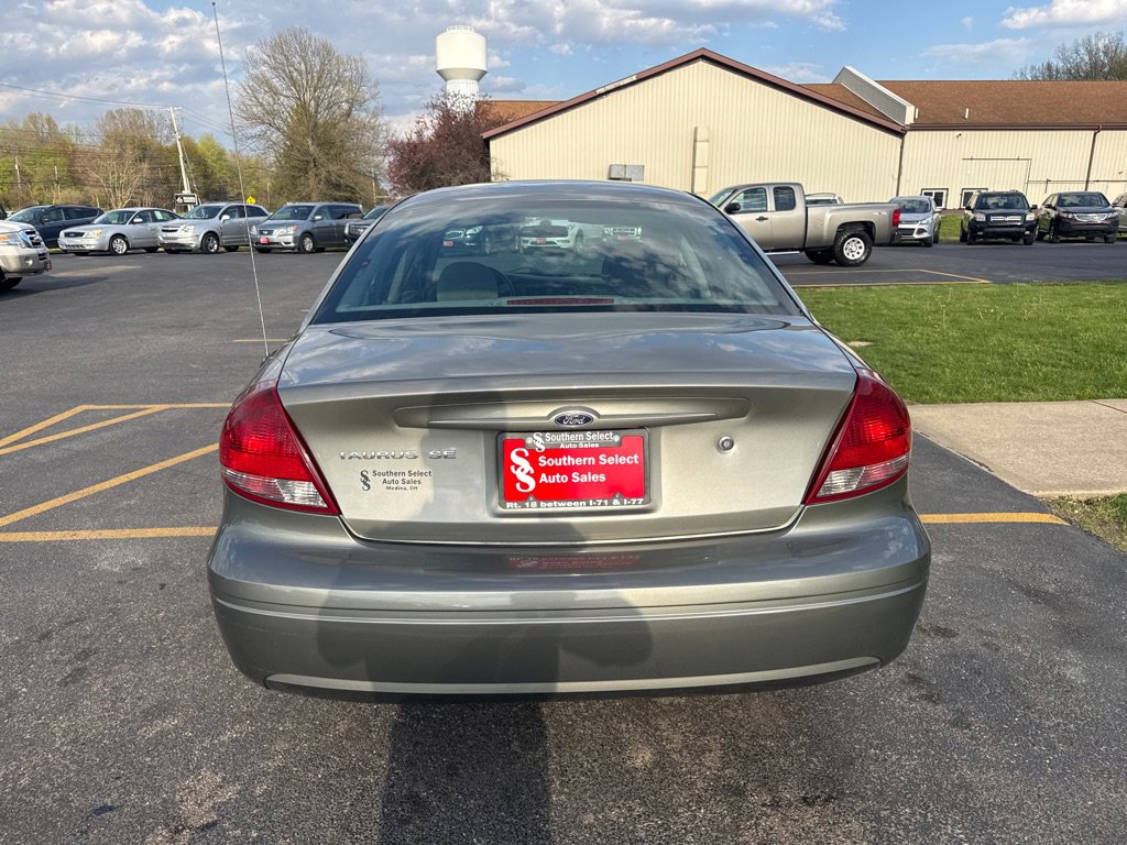 Used 2004 Ford Taurus SE FWD image 7